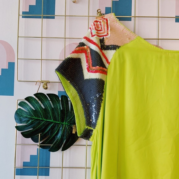 GUESS Green Top w/ sleep embroidery - Picture 2 of 3